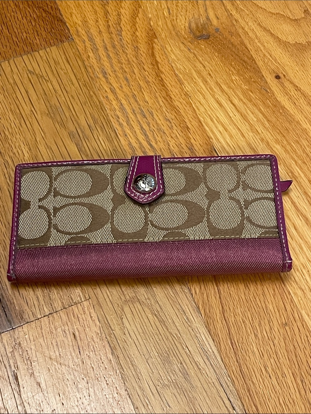Vintage Coach Wallet Cardholder. Magenta/Tan Monogram Signature C .